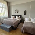 Burghof Apartmenthaus *