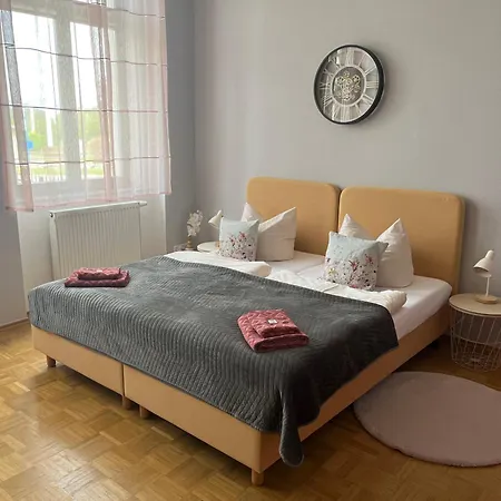 Burghof Apartmenthaus *