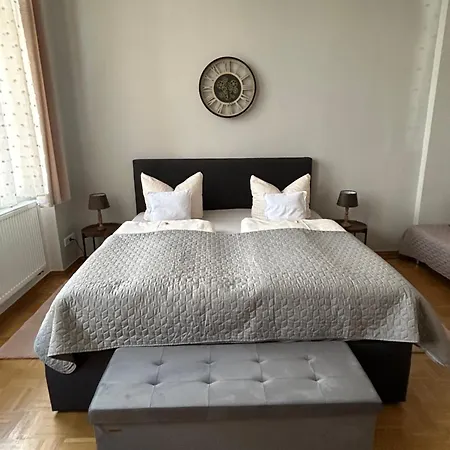 Burghof Apartmenthaus * Gorlitz