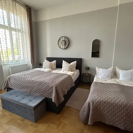 Burghof Apartmenthaus *