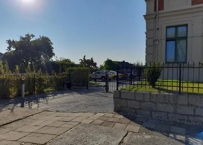 Burghof Apartmenthaus 괴를리츠